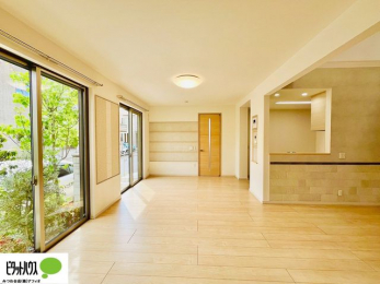 ���r���O�@�傫�ȑ�����ۓI�ȃ��r���O�́A�������邢��C�ɂ��Ă���܂��ˁB