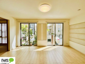 ���r���O�@���R�����������ޒg���ȃ��r���O�B��������ɂ͓Ǐ��₨���Q�ł����Ȃ���̂�т�Ɖ߂����ЂƎ����B