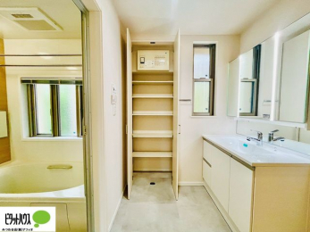 ���ʑ�E���ʏ��@���ʏ��Ɏ��[�X�y�[�X��݂��܂����B������^�I���A�X�g�b�N��܂Ȃǉ����Ƒ����̂Ń��l���ɃX�y�[�X������Əd�󂵂܂��B