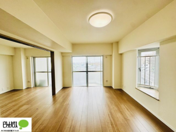 ���r���O�@�C���e���A�̉f����L�X�Ƃ������r���O