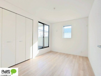 �o���R�j�[�@�傫�ȑ����疾�邢�z�˂�������܂��B