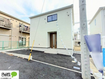 ���r���O�@�O�ǃT�C�f�B���O�Ȃ̂ŁA�ω΁E�ϋv�E�����e�i���X���ɗD�ꂽ�O�ςł��B