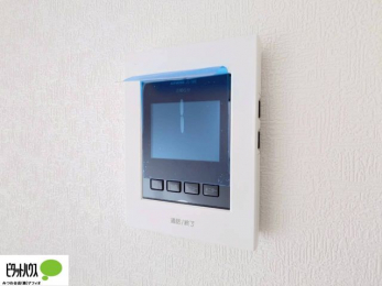 ���̑��@������Ԃ����S��TV���j�^�[�t���C���^�[�z��