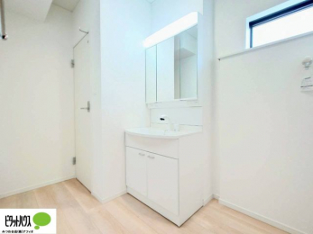 ���ʑ�E���ʏ��@�O�ʋ��̗���A�V���N���ȂǑ������[��������A�L�X�Ƃ������ʉ��ϑ�ł��B