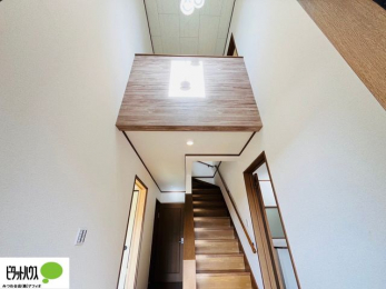 ���̑��@���֏㕔�͐������ɂȂ��Ă��薾�邢�z�˂�������܂�