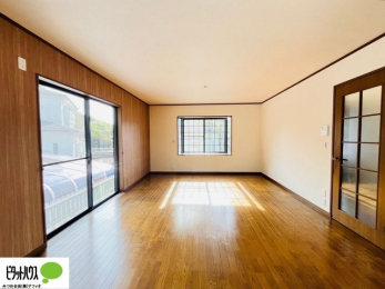 ���r���O�@�傫�ȑ�����ۓI�ȃ��r���O�́A�������邢��C�ɂ��Ă���܂��ˁB