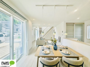 ���r���O�@�傫�ȑ�����ۓI�ȃ��r���O�́A�������邢��C�ɂ��Ă���܂��ˁB