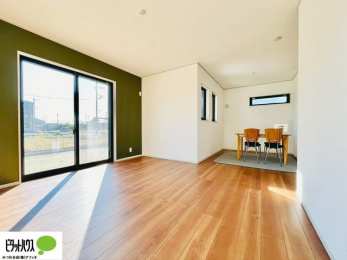 ���r���O�@�傫�ȑ�����ۓI�ȃ��r���O�́A�������邢��C�ɂ��Ă���܂��ˁB