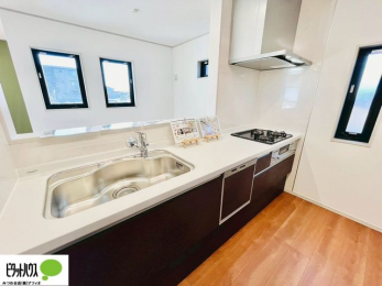 ���̑��@�V�z�Ȃ�ł͂̃s�J�s�J�̃L�b�`���͖����̂��������y�������Ă���܂��ˁB