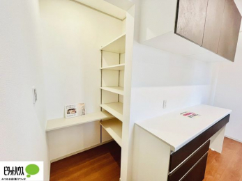 ���ӊ��@��������̐H���i��A�ۑ��H�E���H�ȂǕۊǂł���֗��ȃp���g���[