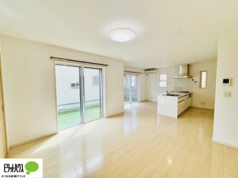 ���r���O�@�傫�ȑ�����ۓI�ȃ��r���O�́A�������邢��C�ɂ��Ă���܂��ˁB