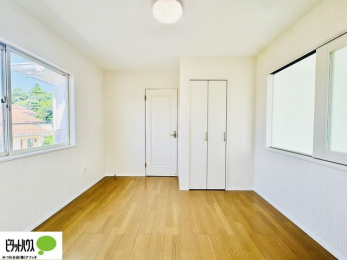 �q�������@�傫�ȑ����疾�邢�z�˂�������܂��B