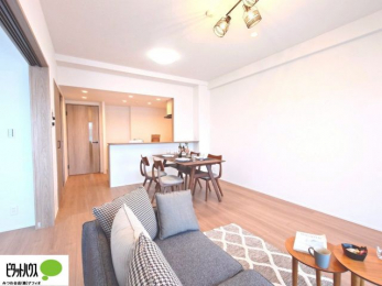 ���r���O�@���R�����������ޒg���ȃ��r���O�B��������ɂ͓Ǐ��₨���Q�ł����Ȃ���̂�т�Ɖ߂����ЂƎ����B