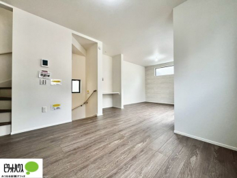 ���̑��@���R�ƉƑ��̊炪���킹����l�C�̃��r���O�C���K�i�B