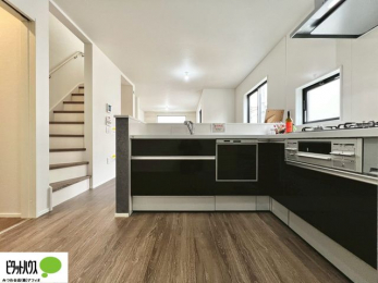 �L�b�`���@�V�z�Ȃ�ł͂̃s�J�s�J�̃L�b�`���͖����̂��������y�������Ă���܂��ˁB