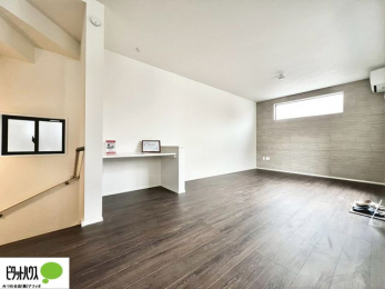 ���̑��@���R�ƉƑ��̊炪���킹����l�C�̃��r���O�C���K�i�B