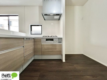 �L�b�`���@�V�z�Ȃ�ł͂̃s�J�s�J�̃L�b�`���͖����̂��������y�������Ă���܂��ˁB