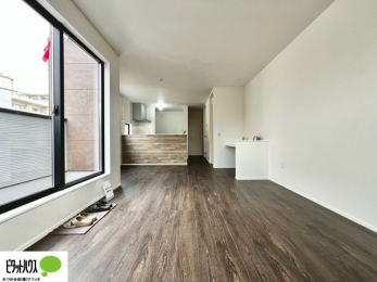 ���r���O�@�傫�ȑ�����ۓI�ȃ��r���O�́A�������邢��C�ɂ��Ă���܂��ˁB