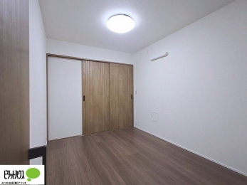 �q�������@1�K���r���O���ɂ͗m�����B�h�A���J���āA����ɍL����Ԃɂ��邱�Ƃ��\�ł��B