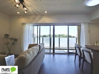 ���r���O�@�傫�ȑ�����ۓI�ȃ��r���O�́A�������邢��C�ɂ��Ă���܂��ˁB