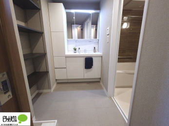 ���ʑ�E���ʏ��@�O�ʋ��̗���A�V���N���ȂǑ������[��������A�L�X�Ƃ������ʉ��ϑ�ł��B