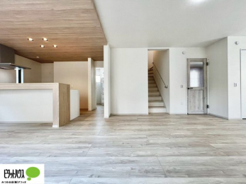 ���̑��@���r���O����̓L�b�`���ɂ���}�}��p�p��������̂ŁA���q�l���V�񂾂�x�񂾂���S���ĉ߂������Ƃ��ł��܂��B