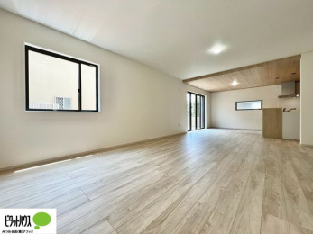 ���r���O�@���R�����������ޒg���ȃ��r���O�B��������ɂ͓Ǐ��₨���Q�ł����Ȃ���̂�т�Ɖ߂����ЂƎ����B