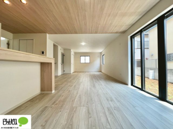 ���r���O�@20�����̍L�X���r���O�B