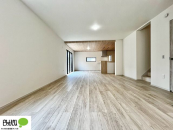 ���r���O�@�L�X�k�c�j�I����̑傫�ȃ\�t�@��u���Ă������f��ӏ܂��ǂ��ł��ˁB