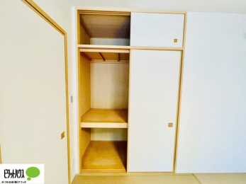 ���[�@�a���ɂ��鉟����͗��q�p�̕z�c��G�߂̕z�c����������ۊǂł��܂��B