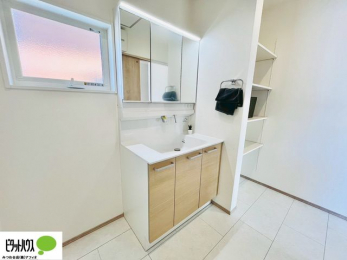 ���ʑ�E���ʏ��@�O�ʋ��̗���A�V���N���ȂǑ������[��������A�L�X�Ƃ������ʉ��ϑ�ł��B