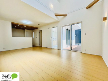 ���r���O�@�傫�ȑ�����ۓI�ȃ��r���O�́A�������邢��C�ɂ��Ă���܂��ˁB