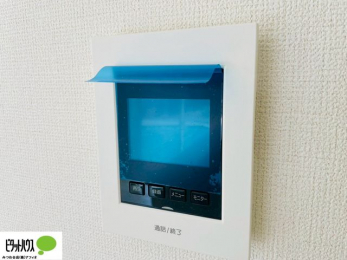 ���̑��@�{�H��ʐ^�@������Ԃ����S��TV���j�^�[�t���C���^�[�z��