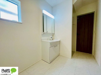 ���ʑ�E���ʏ��@�{�H��ʐ^�@�O�ʋ��̗���A�V���N���ȂǑ������[��������A�L�X�Ƃ������ʉ��ϑ�ł��B