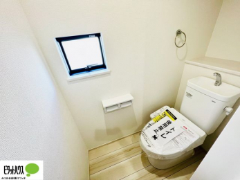 �g�C���@�{�H��ʐ^�@1�E2�K�E�H�V�����b�g�g�C�������B