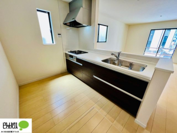 �L�b�`���@�{�H��ʐ^�@�V�z�Ȃ�ł͂̃s�J�s�J�̃L�b�`���͖����̂��������y�������Ă���܂��ˁB