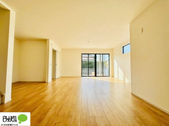 �L�b�`���@�傫�ȑ�����ۓI�ȃ��r���O�́A�������邢��C�ɂ��Ă���܂��ˁB