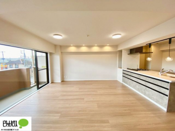 ���r���O�@�傫�ȑ�����ۓI�ȃ��r���O�́A�������邢��C�ɂ��Ă���܂��ˁB