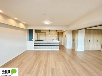 ���r���O�@���R�����������ޒg���ȃ��r���O�B��������ɂ͓Ǐ��₨���Q�ł����Ȃ���̂�т�Ɖ߂����ЂƎ����B