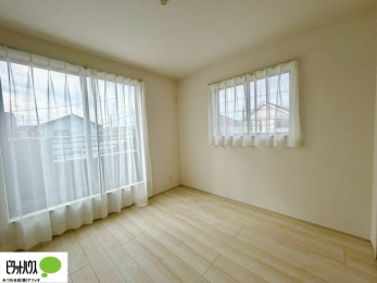 ���[�@2�ʍ̌��Ŗ��邭�A���ʂ��̗ǂ��������ł��B