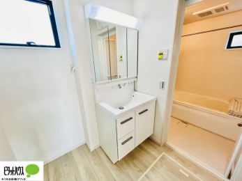 ���ʑ�E���ʏ��@�O�ʋ��̗���A�V���N���ȂǑ������[��������A�L�X�Ƃ������ʉ��ϑ�ł��B