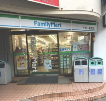 ���ӊ��@�t�@�~���[�}�[�g�J�È�ԊٓX �k��5���B 400m