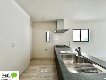 �L�b�`���@�{�H��ʐ^�@�V�z�Ȃ�ł͂̃s�J�s�J�̃L�b�`���͖����̂��������y�������Ă���܂��ˁB