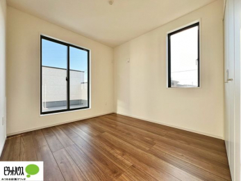 ���[�@2�ʍ̌��Ŗ��邭�A���ʂ��̗ǂ��������ł��B