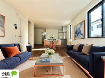 ���r���O�@�l�C�̑ΖʃL�b�`���ŉƑ��݂�Ȃ������ꏏ�B�����ۂ̎����ʐ^��CG�ŉƋ��z�u�����C���[�W�ł���A���ۂƂ͑����قȂ�܂��B