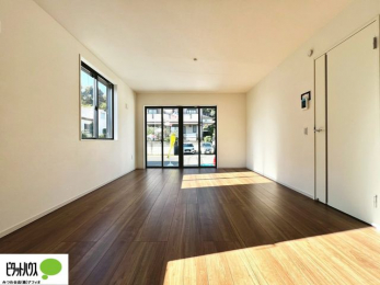 ���r���O�@�傫�ȑ�����ۓI�ȃ��r���O�́A�������邢��C�ɂ��Ă���܂��ˁB