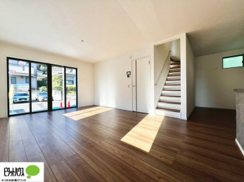 ���r���O�@�C���e���A�̉f����L�X�Ƃ������r���O