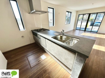 �L�b�`���@�V�z�Ȃ�ł͂̃s�J�s�J�̃L�b�`���͖����̂��������y�������Ă���܂��ˁB