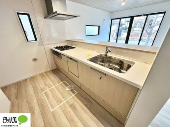 �L�b�`���@�V�z�Ȃ�ł͂̃s�J�s�J�̃L�b�`���͖����̂��������y�������Ă���܂��ˁB