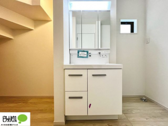 ���ʑ�E���ʏ��@���ʏ��Ɏ��[�X�y�[�X��݂��܂����B������^�I���A�X�g�b�N��܂Ȃǉ����Ƒ����̂Ń��l���ɃX�y�[�X������Əd�󂵂܂��B